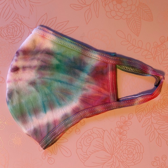 Christmas color themed reusable face masks - Picture 3 of 6